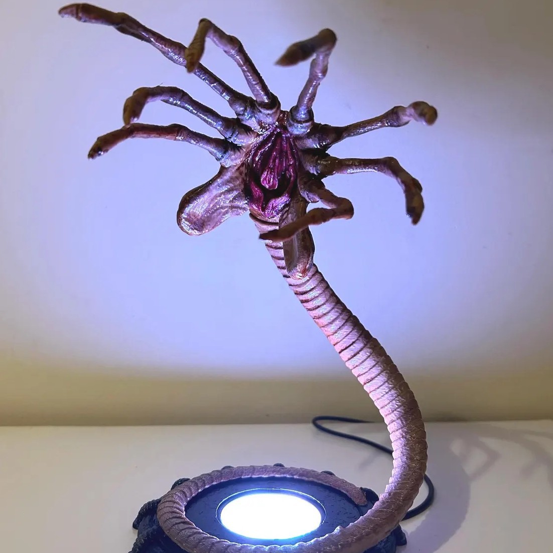 Alien Facehugger Lamp Nightlig - Home Decor Halloween ulasan dan harga