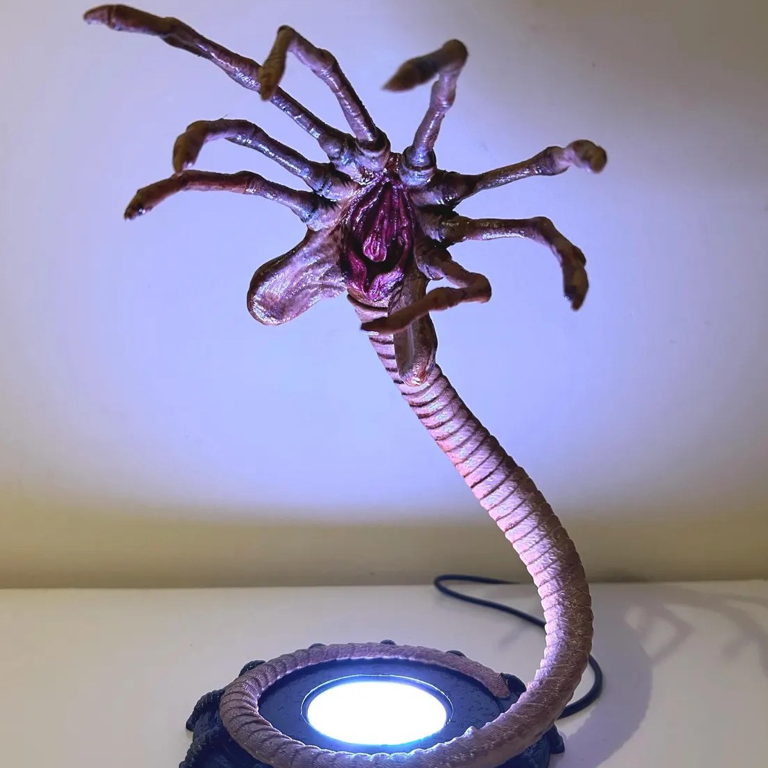 Alien Facehugger Lamp Nightlig - Home Decor Halloween ulasan dan harga