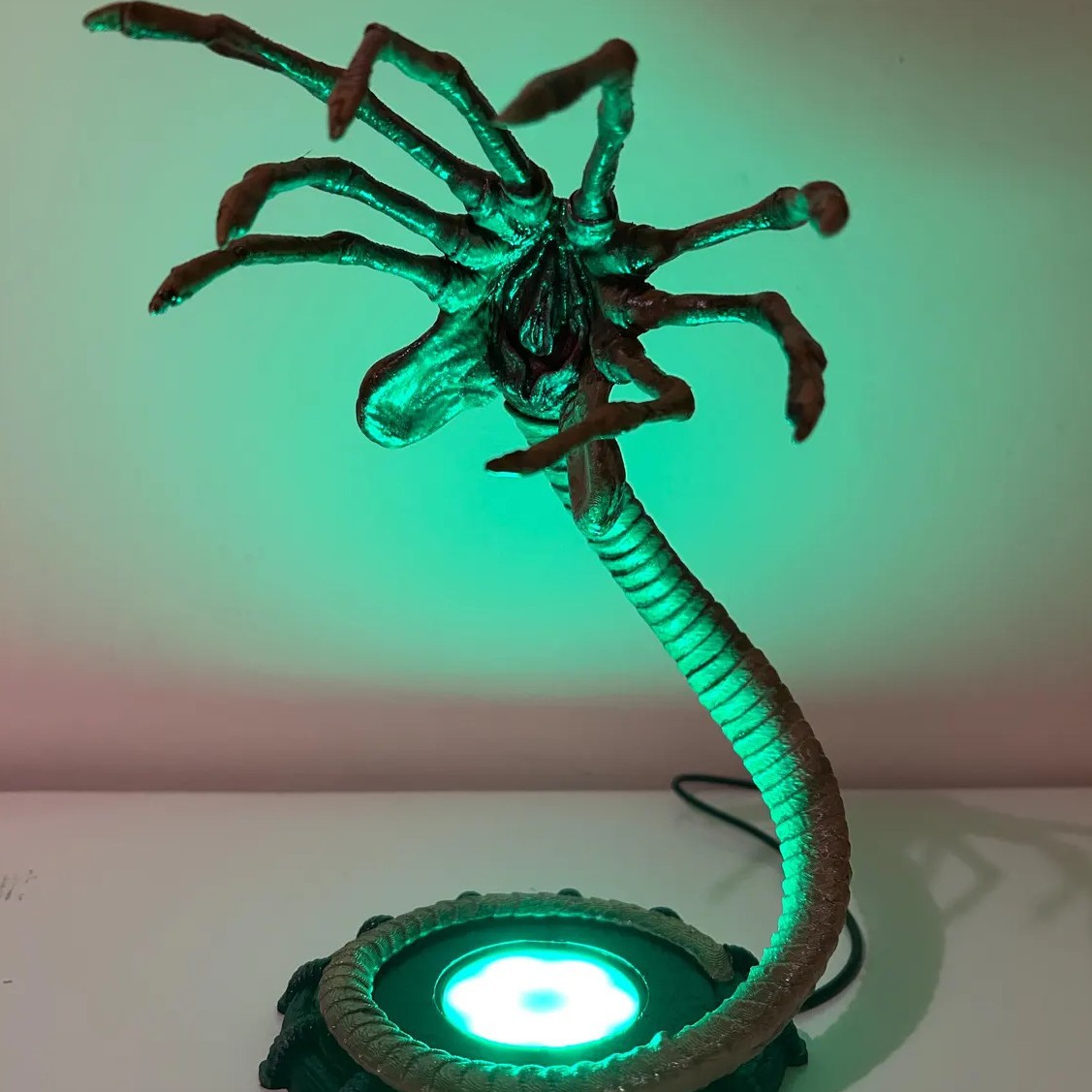 Alien Facehugger Lamp Nightlig - Home Decor Halloween ulasan dan harga